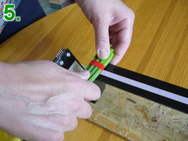 Aby zviazanie bolo silnejšie a viac napnuté, je možné natočiť viac pásky.